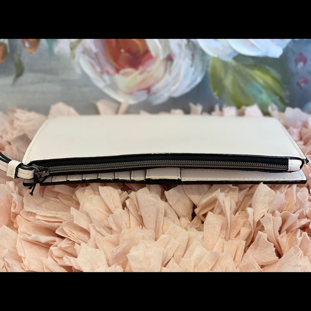 Victoria Secret Wallet - Picture 2 of 4